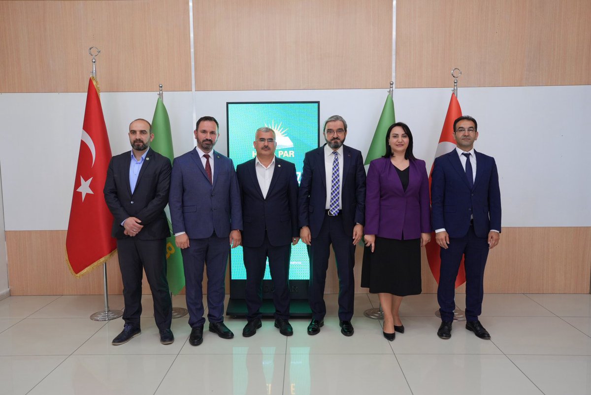 devakadinda's tweet photo. Bayramlaşma programları kapsamında partimizi temsilen; Genel Başkan Yardımcımız ve Kadın Çalışmaları Başkanımız Zeynep Sudan, Genel Başkan Yardımcımız ve Teşkilat İşleri Başkanımız Seyit Karaca ile Genel Merkez Yönetim Kurulu Üyemiz Av. Zeki Kaplan’dan oluşan heyetimiz, siyasi partilere nezaket ziyaretlerinde bulunmuştur.

Karşılıklı iyi dileklerin paylaşıldığı bu anlamlı buluşmalarda gösterdikleri misafirperverlik ve samimi ev sahipliği için ziyaret ettiğimiz tüm siyasi partilere teşekkür ediyor, bayramın ülkemize huzur, birlik ve beraberlik getirmesini diliyoruz.
@KaracaSeyit @AvZekiKAPLAN @alibabacan