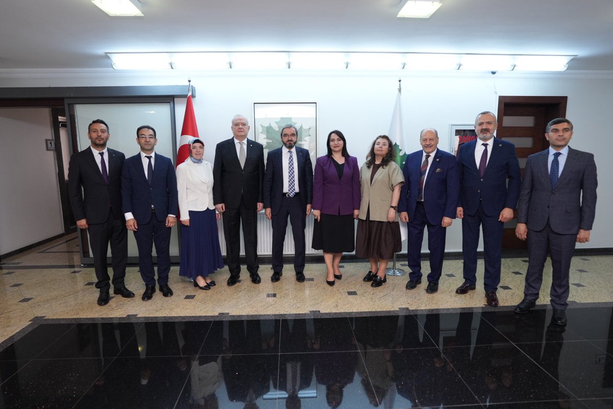 devakadinda's tweet photo. Bayramlaşma programları kapsamında partimizi temsilen; Genel Başkan Yardımcımız ve Kadın Çalışmaları Başkanımız Zeynep Sudan, Genel Başkan Yardımcımız ve Teşkilat İşleri Başkanımız Seyit Karaca ile Genel Merkez Yönetim Kurulu Üyemiz Av. Zeki Kaplan’dan oluşan heyetimiz, siyasi partilere nezaket ziyaretlerinde bulunmuştur.

Karşılıklı iyi dileklerin paylaşıldığı bu anlamlı buluşmalarda gösterdikleri misafirperverlik ve samimi ev sahipliği için ziyaret ettiğimiz tüm siyasi partilere teşekkür ediyor, bayramın ülkemize huzur, birlik ve beraberlik getirmesini diliyoruz.
@KaracaSeyit @AvZekiKAPLAN @alibabacan