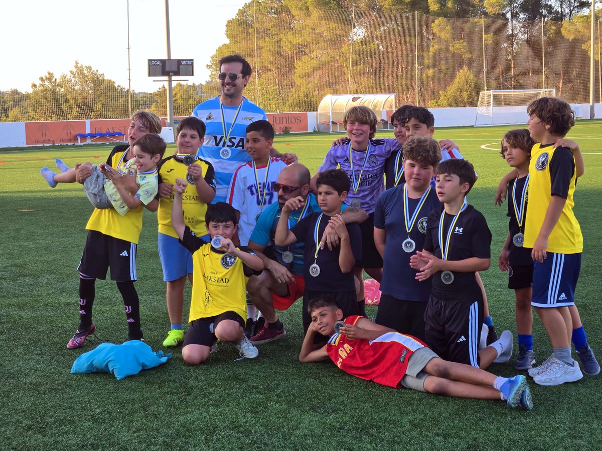 Delabritja's tweet photo. 🏉 Final de temporada per al Rugby Club Sant Llorenç de Balàfia.

Una primera campanya plena d’il·lusió, aprenentatge i valors que demostra que el rugbi ja té un futur prometedor al nostre municipi.

Enhorabona per aquesta gran temporada! https://t.co/kG4zm70O0Z