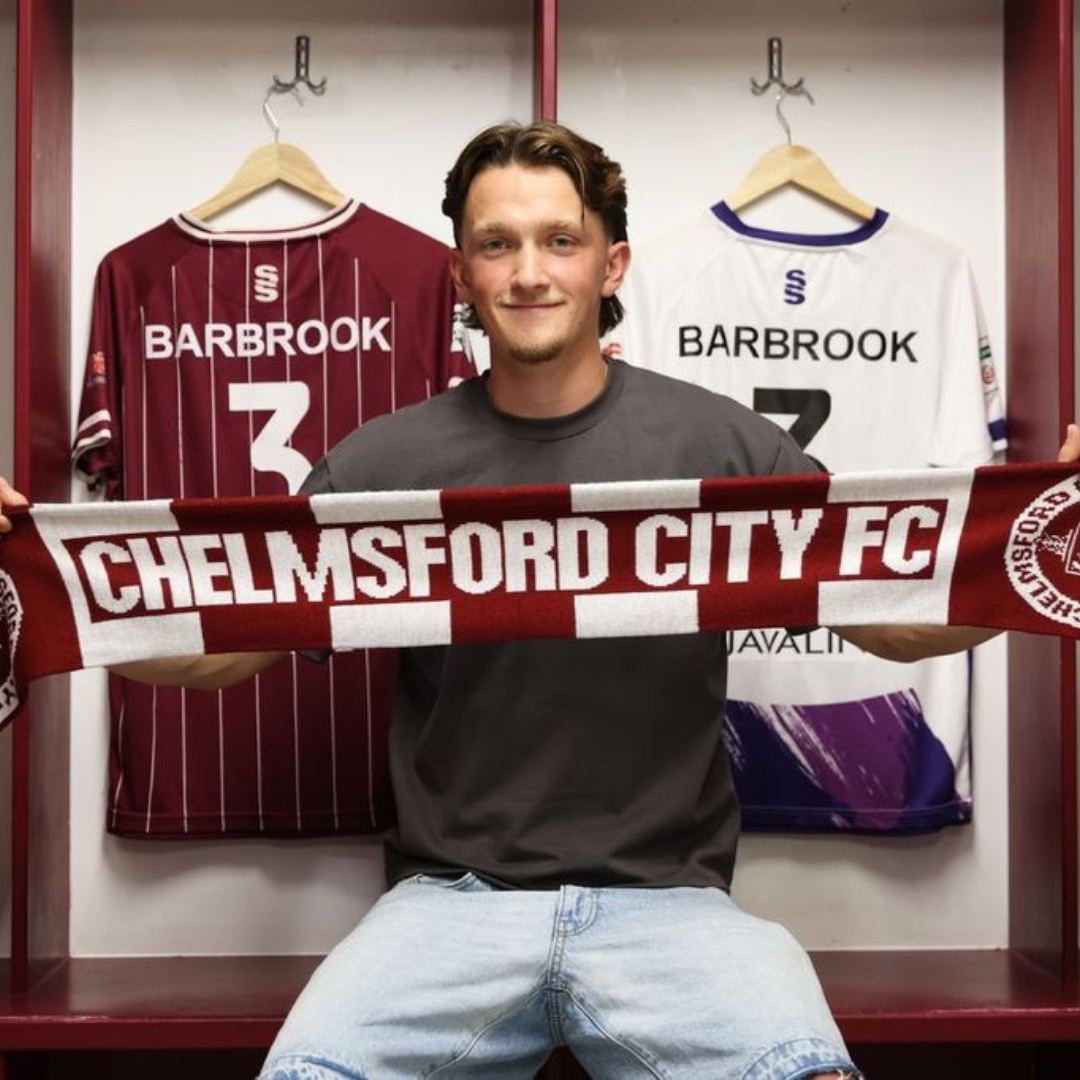 OfficialClarets's tweet photo. We're delighted to welcome Harry Barbrook back to the club! ✍️

#ClaretsTogether