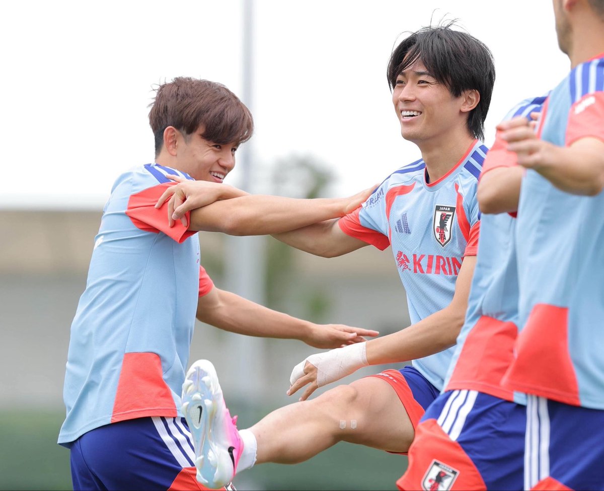2人組ストレッチ🤸🇯🇵 #久保建英 ✖️ #中村敬斗 🏆W杯壮行試合