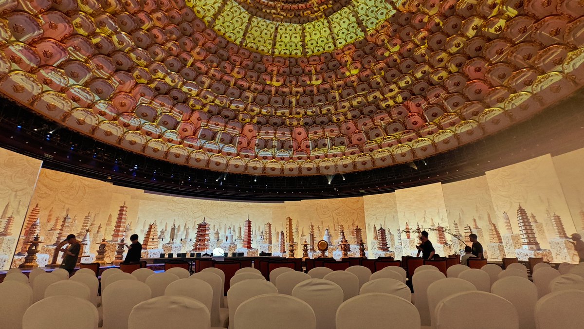 kystartech's tweet photo. ✨ 6,300 H5s Fine Pitch Cards powered 22 LED screens at the Wuxi Lingshan project.

Dual-card backup design for enhanced reliability. Stable performance for large-scale visual applications. 🚀

#Kystar #LEDControlSystem #FinePitchLED #ReceivingCard https://t.co/Ku5XE6p7PC