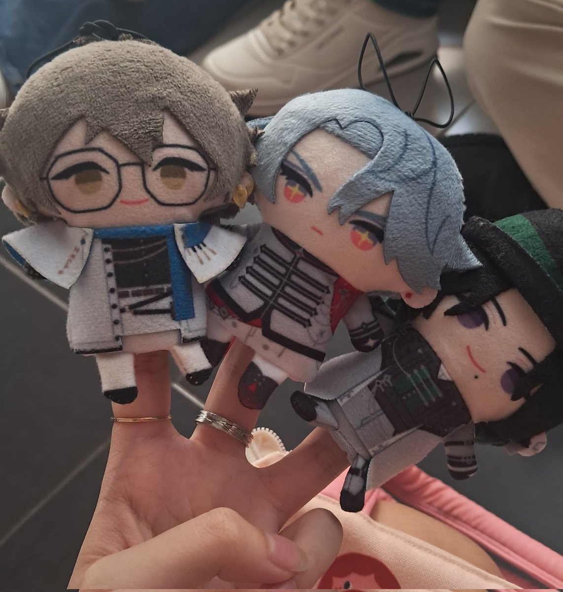 sorrowful4venue's tweet photo. also i was with @39yve !!! furipape met ikepape and zeepape >< https://t.co/j9b9Arvnz0