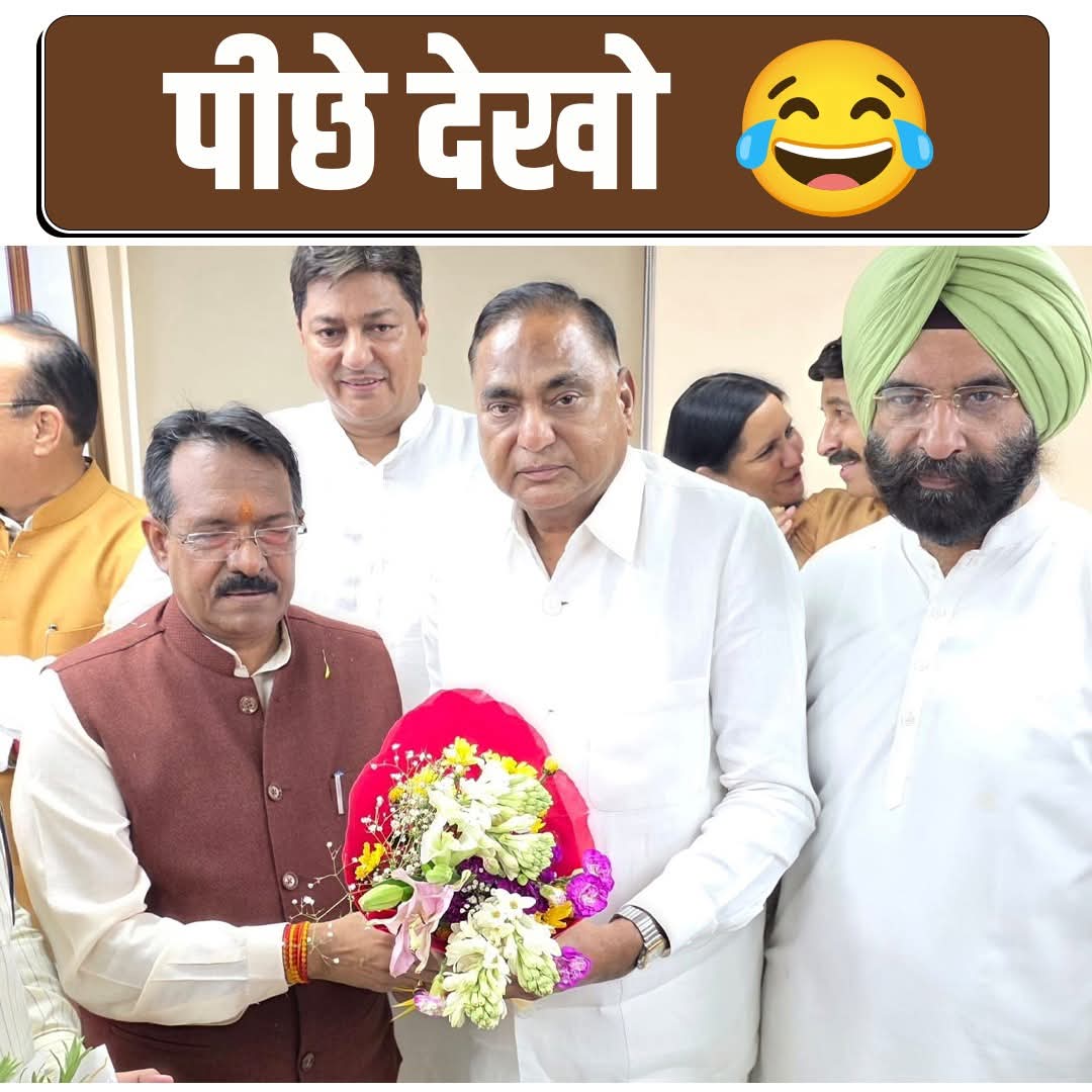 Queen510619151's tweet photo. रिंकिया के पापा का ये पीछे क्या चल रहा है.... 🤣🤣 https://t.co/nN7cNQrXtz
