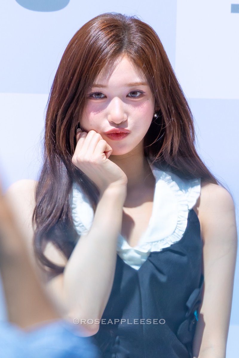 roseappleeseo's tweet photo. 260529 CARLYN 공주 HD 2 😛

#IVE #아이브 #LEESEO #이서 #イソ
@IVE_twt https://t.co/4sFECYixS8