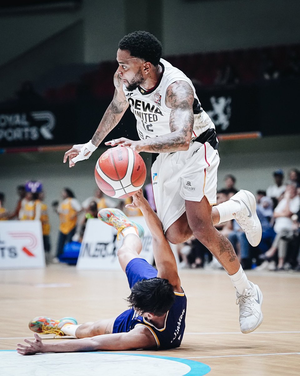 dewautdbc's tweet photo. Membuka perjalanan @IBLindonesia playoffs 2026 dengan kemenangan derbi Tangerang di kandang 🦅. Kami menjaga ritme permainan sejak awal dan terus mengamankan keunggulan hingga laga usai dengan skor akhir 85-66. 

#AnakDewa https://t.co/v0lO1hcs20