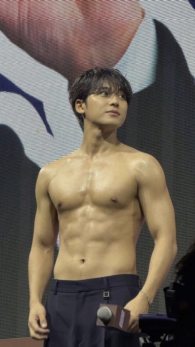 king_gyunix256's tweet photo. 🔥🔥💪🏻😘😍 #MINGYU #hot #handsome #AIprompt #notreal #chatgpt #seventeen https://t.co/1WuVhB70FN