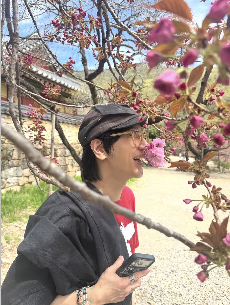 _zzil9's tweet photo. 나이가 대략 5세~60세 정도로 보임 https://t.co/MXUUeGqBvL