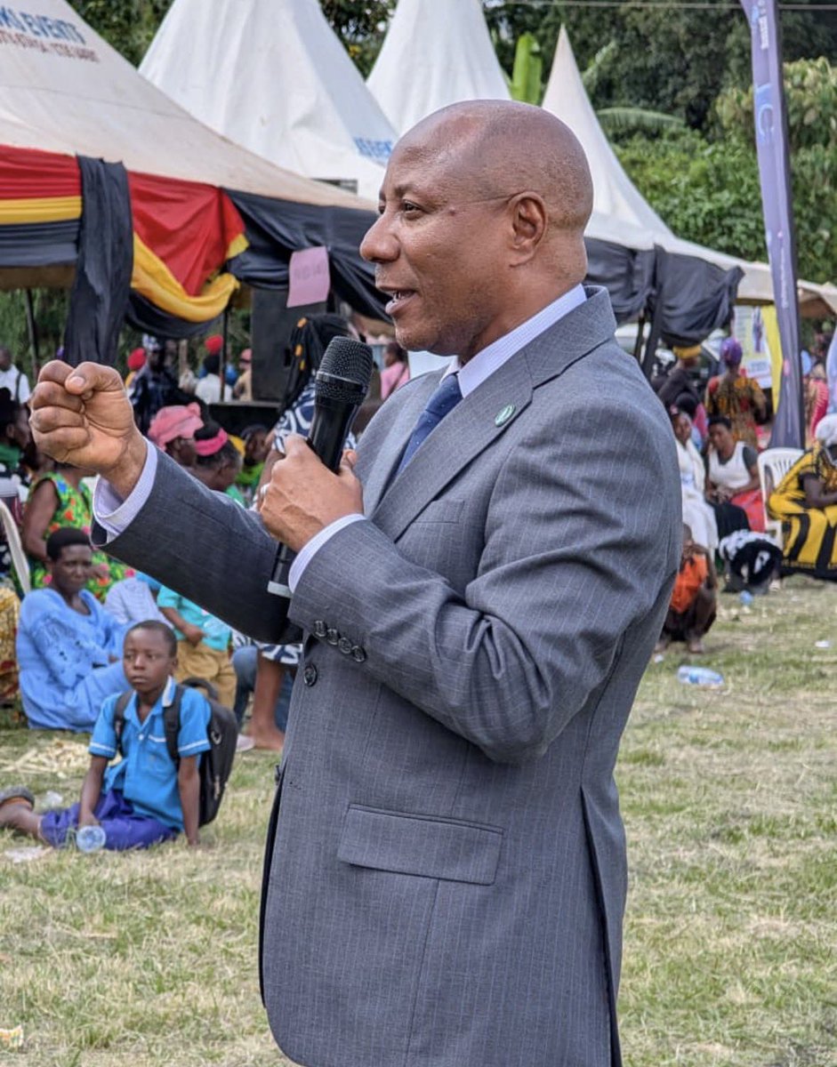 mbukasesedonnet's tweet photo. Kasese is proud of you.
You worked, you delivered, you served with one heart
Ministry of ICT is better because you were there.
We’re with you, @KabbyangaB 
@KagutaMuseveni  and @mkainerugaba https://t.co/k5H2euZlSb