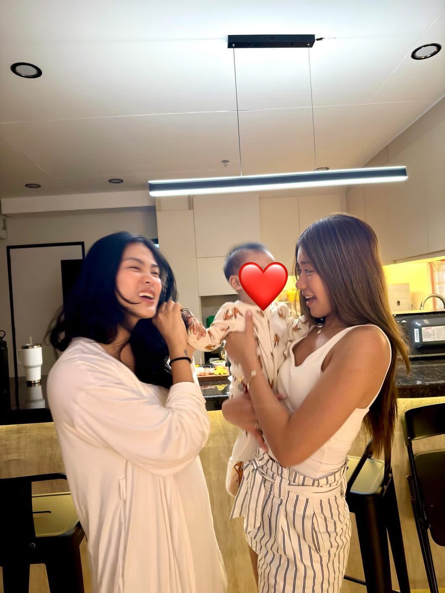 aiah_bear's tweet photo. seb with her beautiful ninang and mom!🤍

#BINI https://t.co/E6v0SADyOv