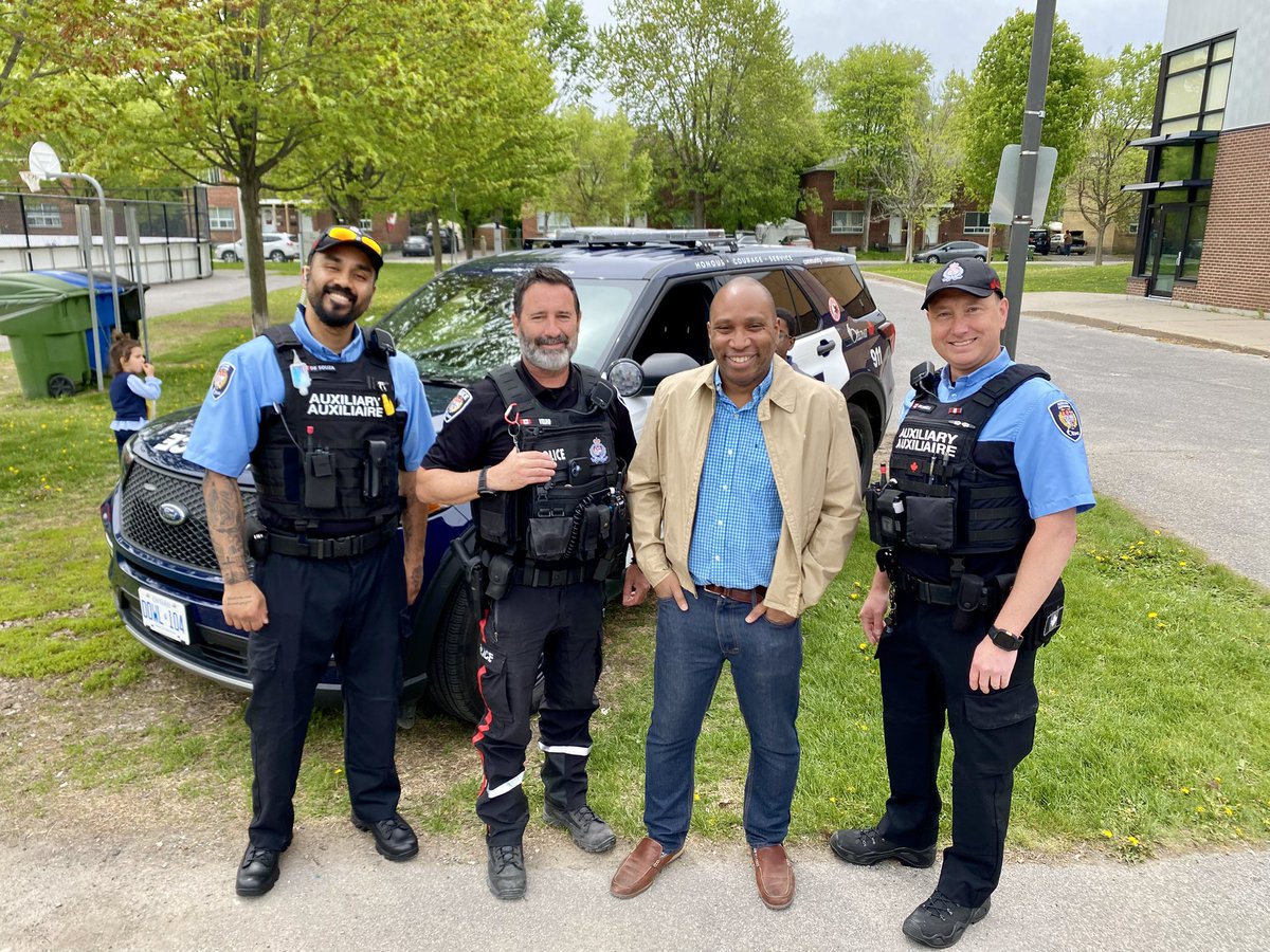 rawlsonking's tweet photo. The community was happy to host Overbrook Bike Day last weekend at the Overbrook Community Centre which featured a bike rodeo, provision of safety gear, bike maintenance and free bike giveaways! Thank you to the Centre, Safer Roads Ottawa and Ottawa Public Health for hosting! https://t.co/8NdN49UaE3
