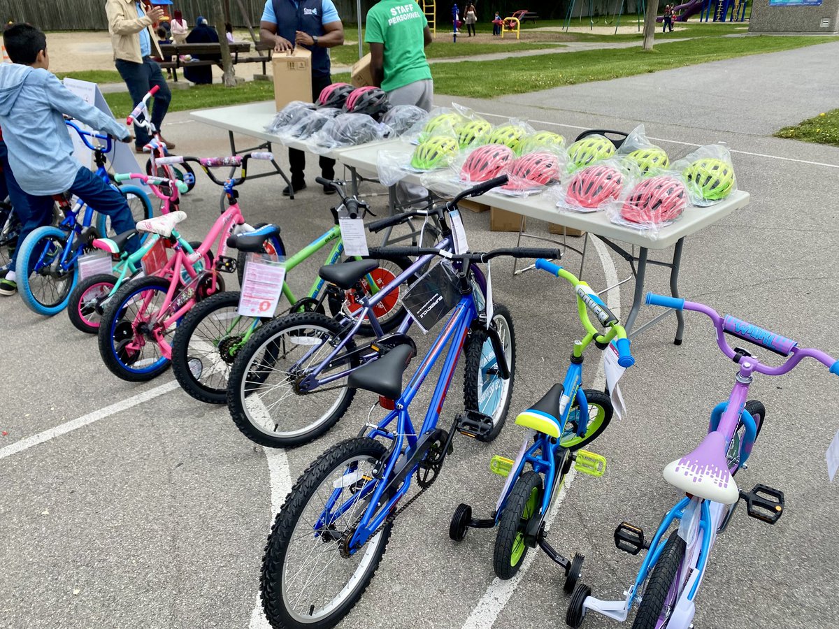 rawlsonking's tweet photo. The community was happy to host Overbrook Bike Day last weekend at the Overbrook Community Centre which featured a bike rodeo, provision of safety gear, bike maintenance and free bike giveaways! Thank you to the Centre, Safer Roads Ottawa and Ottawa Public Health for hosting! https://t.co/8NdN49UaE3