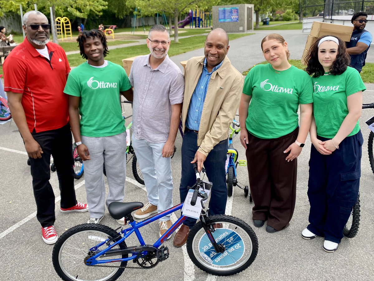 rawlsonking's tweet photo. The community was happy to host Overbrook Bike Day last weekend at the Overbrook Community Centre which featured a bike rodeo, provision of safety gear, bike maintenance and free bike giveaways! Thank you to the Centre, Safer Roads Ottawa and Ottawa Public Health for hosting! https://t.co/8NdN49UaE3