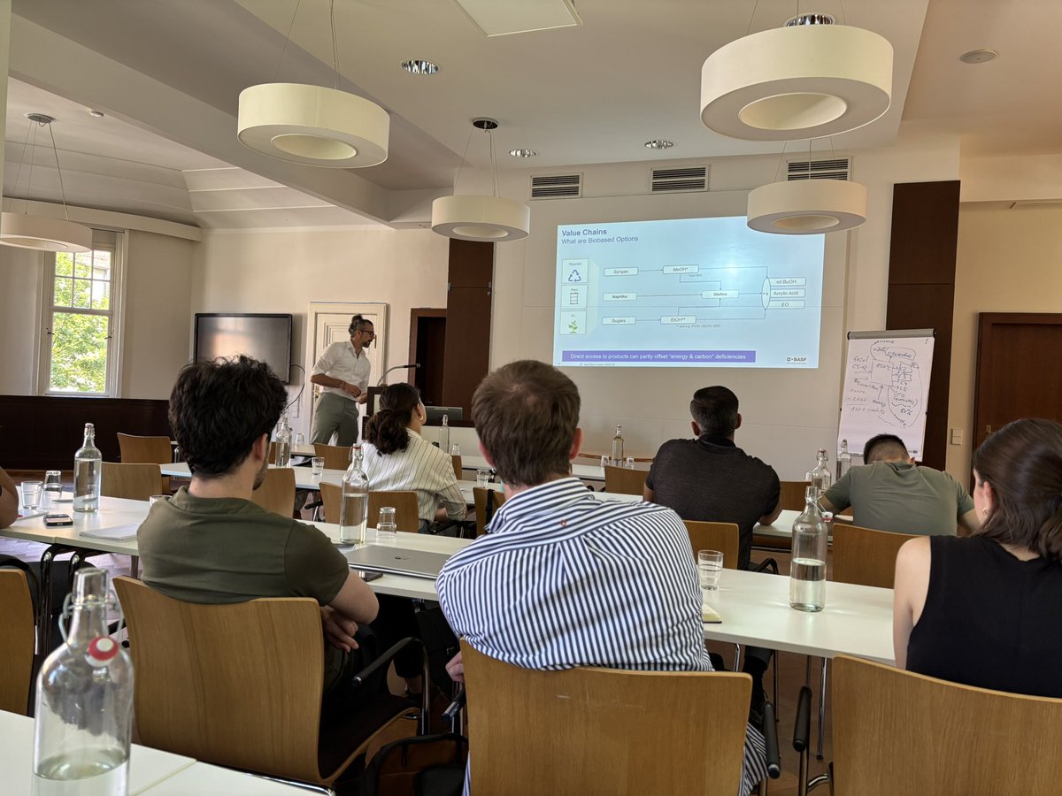 KLEIJ_ICIQ's tweet photo. Last Day of the @carbonize_d workshop in #Heidelberg with a great talk in #biobased resources in industry given by J.-P. Lindner from @BASF. Teaching commercial point views in process development 👏💪🔆. @ICIQchem @KLEIJ_ICIQ @icreacommunity https://t.co/UswdqvnXwr