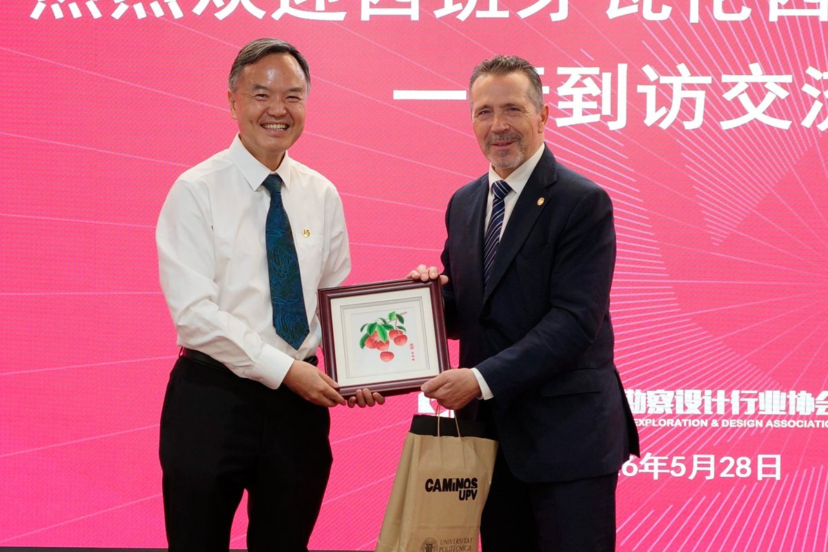 UPV's tweet photo. 🤝 Acuerdo de cooperación con la Universidad de Guangzhou

🌍 Además, la @UPV refuerza su presencia internacional con reuniones con la Asociación de la Industria de Prospección y Diseño de Ingeniería de la Provincia de Guangdong ➡ https://t.co/IUbBjD5lm3 https://t.co/JtulqyRjDP