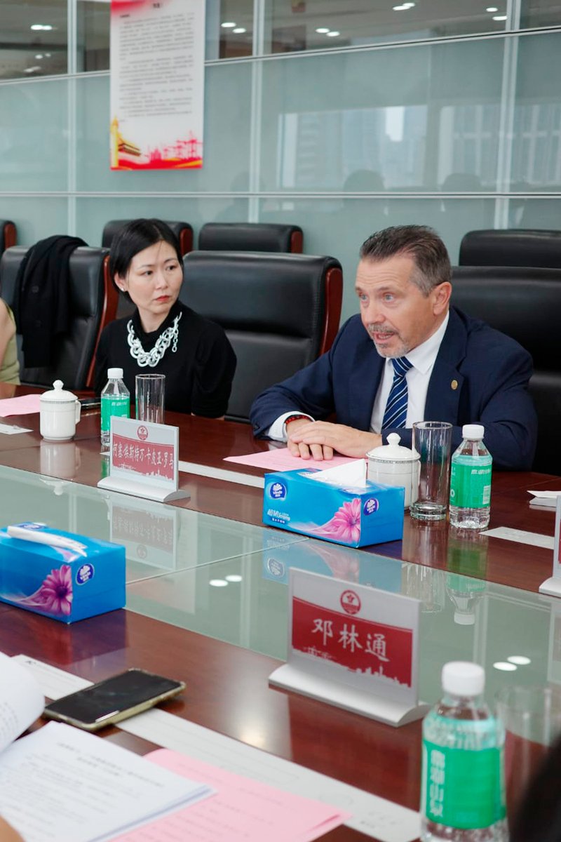 UPV's tweet photo. 🤝 Acuerdo de cooperación con la Universidad de Guangzhou

🌍 Además, la @UPV refuerza su presencia internacional con reuniones con la Asociación de la Industria de Prospección y Diseño de Ingeniería de la Provincia de Guangdong ➡ https://t.co/IUbBjD5lm3 https://t.co/JtulqyRjDP