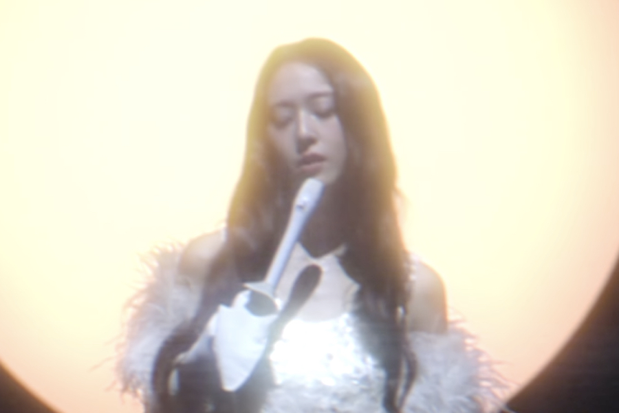 soompi's tweet photo. WATCH: #Krystal Serves Soft Elegance In Dreamy “PWLT” MV
https://t.co/4OJtwh917s https://t.co/6Puh8hLJYa