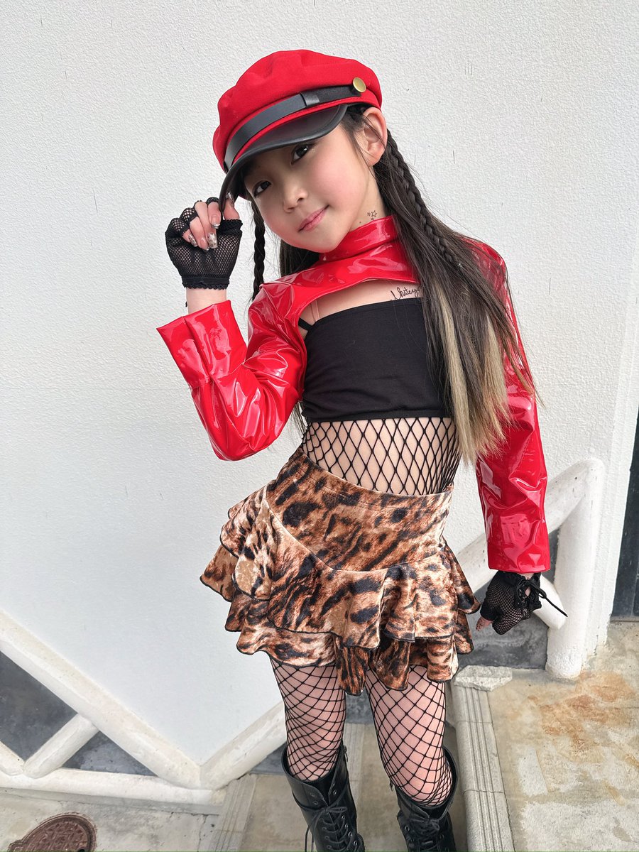 RINKA_24v's tweet photo. お疲れさまでーす☺️
帰ってきて久々に1年前の
ダンスDVDみてたら懐かしくなった！
今はもう一緒に踊ってないメンバー
だけど今までのダンス全部好き♥️
今回のダンスもどんなんになるか
楽しみで仕方ない🤭 https://t.co/rcdbQDwksn