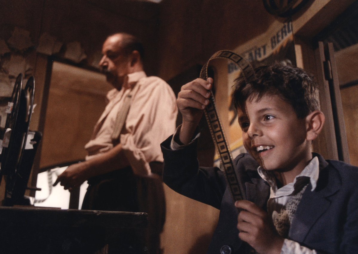 iicMonaco's tweet photo. “Nuovo Cinema Paradiso” è un film ricco di calore e nostalgia, una commovente  dichiarazione d’amore al cinema, all’infanzia e all’amicizia
🎞️🎞️🎞️
Werkstattkino, Fraunhoferstraße 9, Monaco d.B.
⬇️
https://t.co/8t2WAawvt9
Foto (c) Per gentile concessione di Cristaldifilm https://t.co/tzp3eK789P