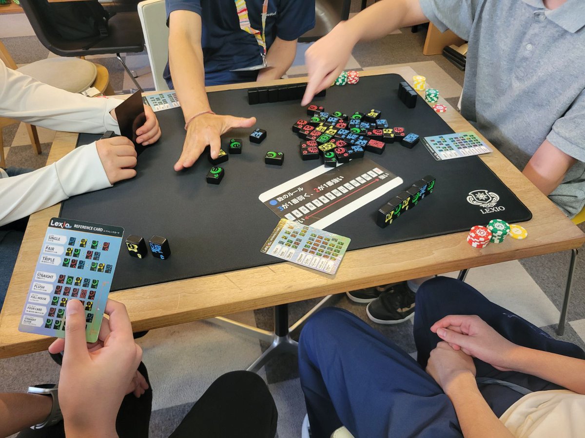 mitsukeba's tweet photo. 今日は、集まったみんなでボードゲームやパーティーゲームをして遊んだよ。

みつけばには、ニューロマイノリティ��な感性モリモリの「ヘンテコで尖ってるプログラム」もあるけど、
こういう参加のハードルが比���的低いプログラムもたくさんあるよ👍 https://t.co/Snhz5FXFbL