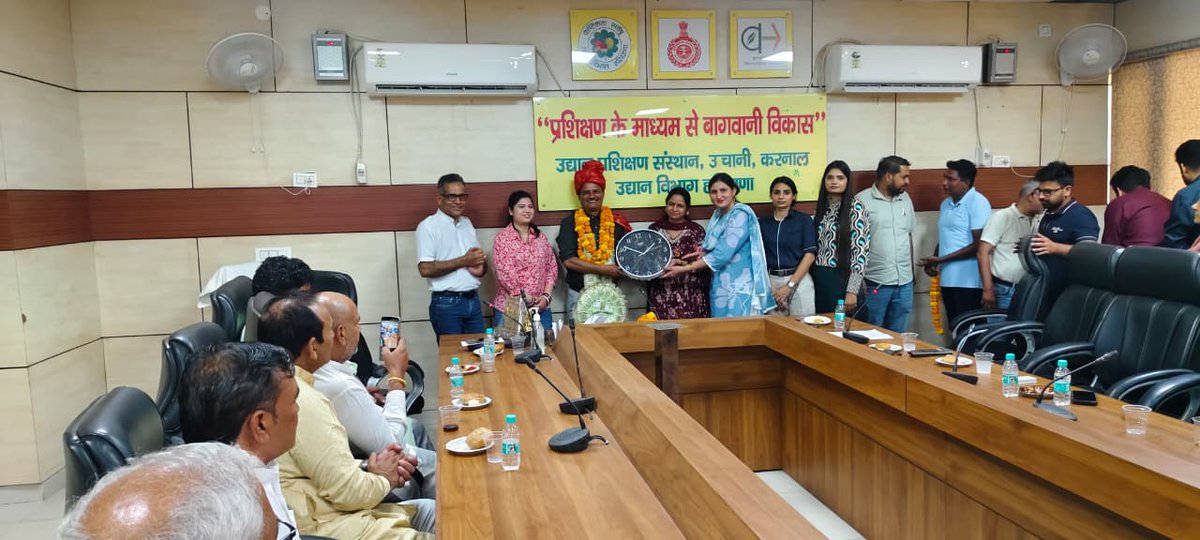 HTIKarnal's tweet photo. Glimpses of the Superintendent’s Retirement Celebration of Sh. Naresh Kumar  at HTI Karnal.
@horticulturehry https://t.co/r2qftNfODt