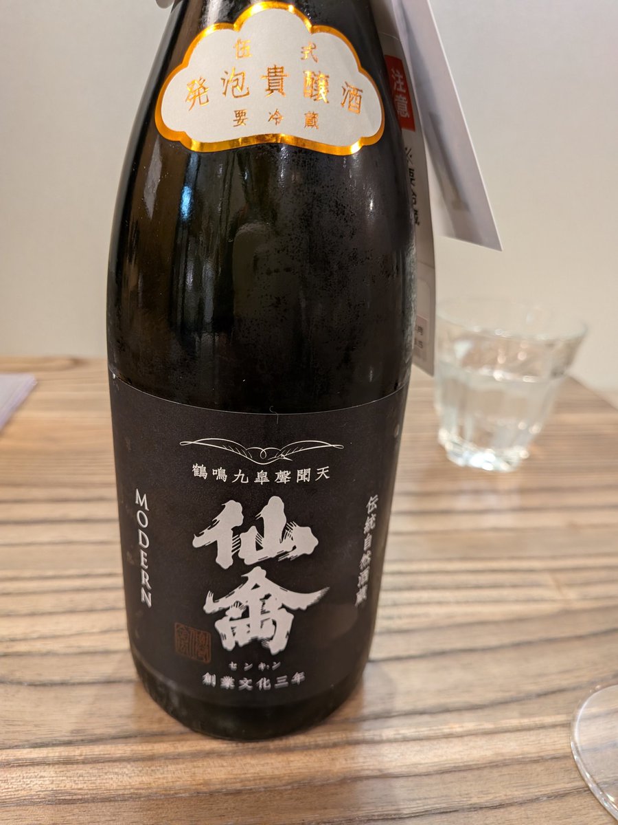 SnowSurf56's tweet photo. アマゾン施設見学まとめ…
見学者は約30名。トイレ休憩も入れながら90分程
60代っぽい人とか普通に働いてる
そんなにハードじゃなさそう
ノルマはないけど、目標値あり
見学では良いとこだけ見せてる？（笑）
今回見学して実際働きたい人いるんだろうな(自分も含めて)
最後はコレ飲んできた（笑） https://t.co/tlDeXX38Md