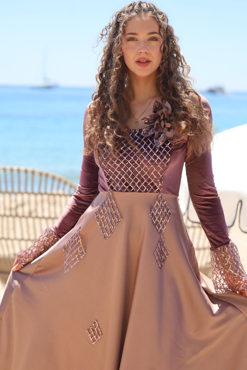 ModeCaf's tweet photo. Café de la mode spéciale cannes film festivale 2026
LA Fashion Closet  Fashion Show: A Beachside Editorial  model photo shoot at carlton beach club cannes  During the Cannes Film Festival de Cannes 
Behind the Scenes Energy
photo crédit studio0610 & Café de la mode https://t.co/E5p66JyA3j 
#FW2026#couture#cannes#spring2026couture Voir moins Voir moins
#couture #fashion #cannes #spring2026couture #fashionstylist #FashionasaLifestyle #FW2026