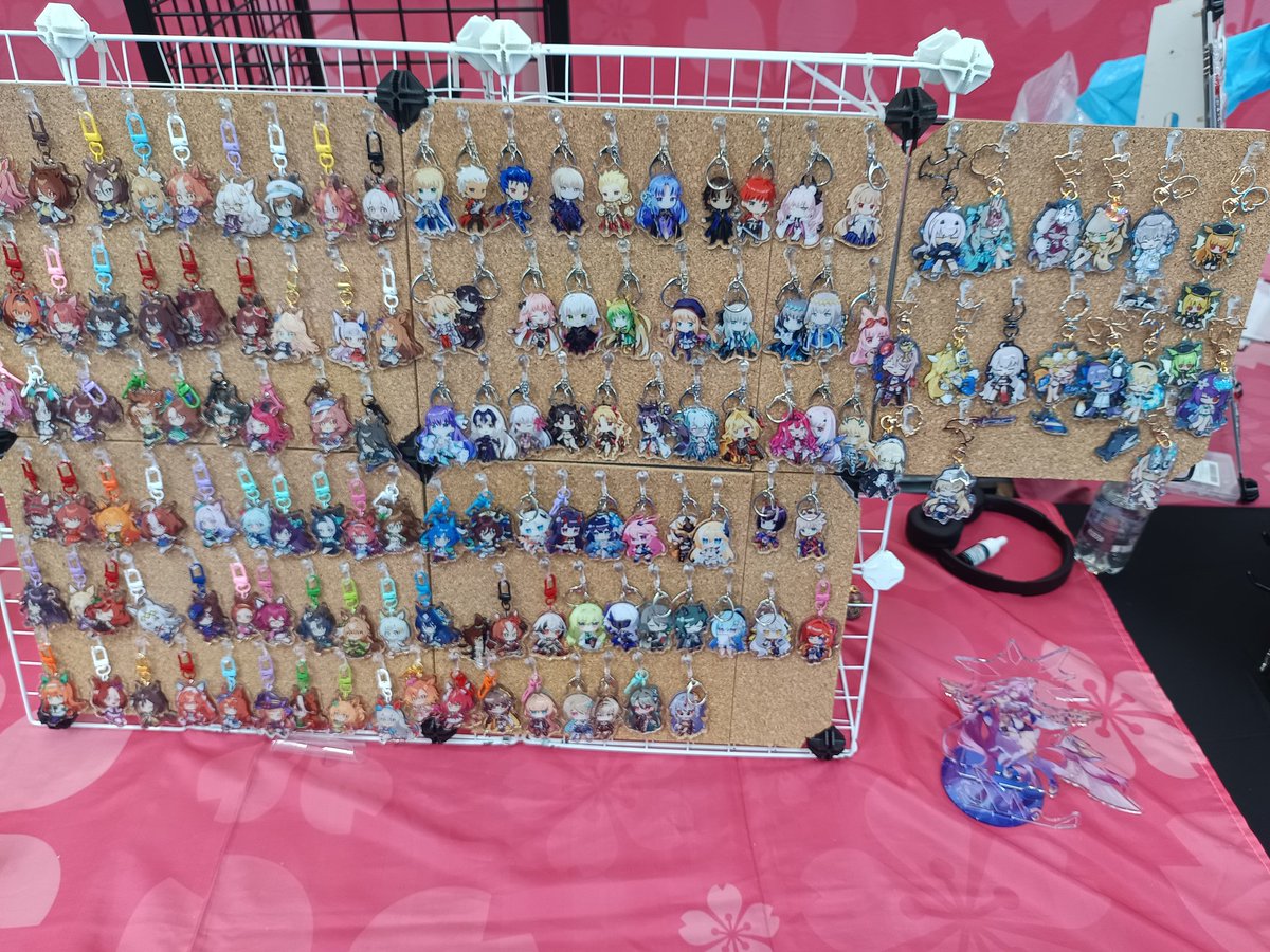 MofuMerch's tweet photo. It took a while but we're all done now! Come visit us at dokomi in hall 1, 1h45 if you're looking for any gacha merch 😎 https://t.co/HKUp6bZIM4