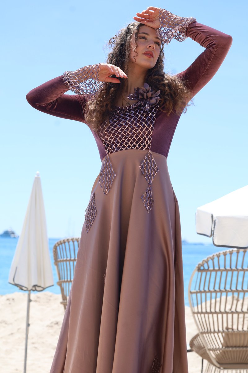 ModeCaf's tweet photo. Café de la mode spéciale cannes film festivale 2026
LA Fashion Closet  Fashion Show: A Beachside Editorial  model photo shoot at carlton beach club cannes  During the Cannes Film Festival de Cannes 
Behind the Scenes Energy
photo crédit studio0610 & Café de la mode https://t.co/E5p66JyA3j 
#FW2026#couture#cannes#spring2026couture Voir moins Voir moins
#couture #fashion #cannes #spring2026couture #fashionstylist #FashionasaLifestyle #FW2026