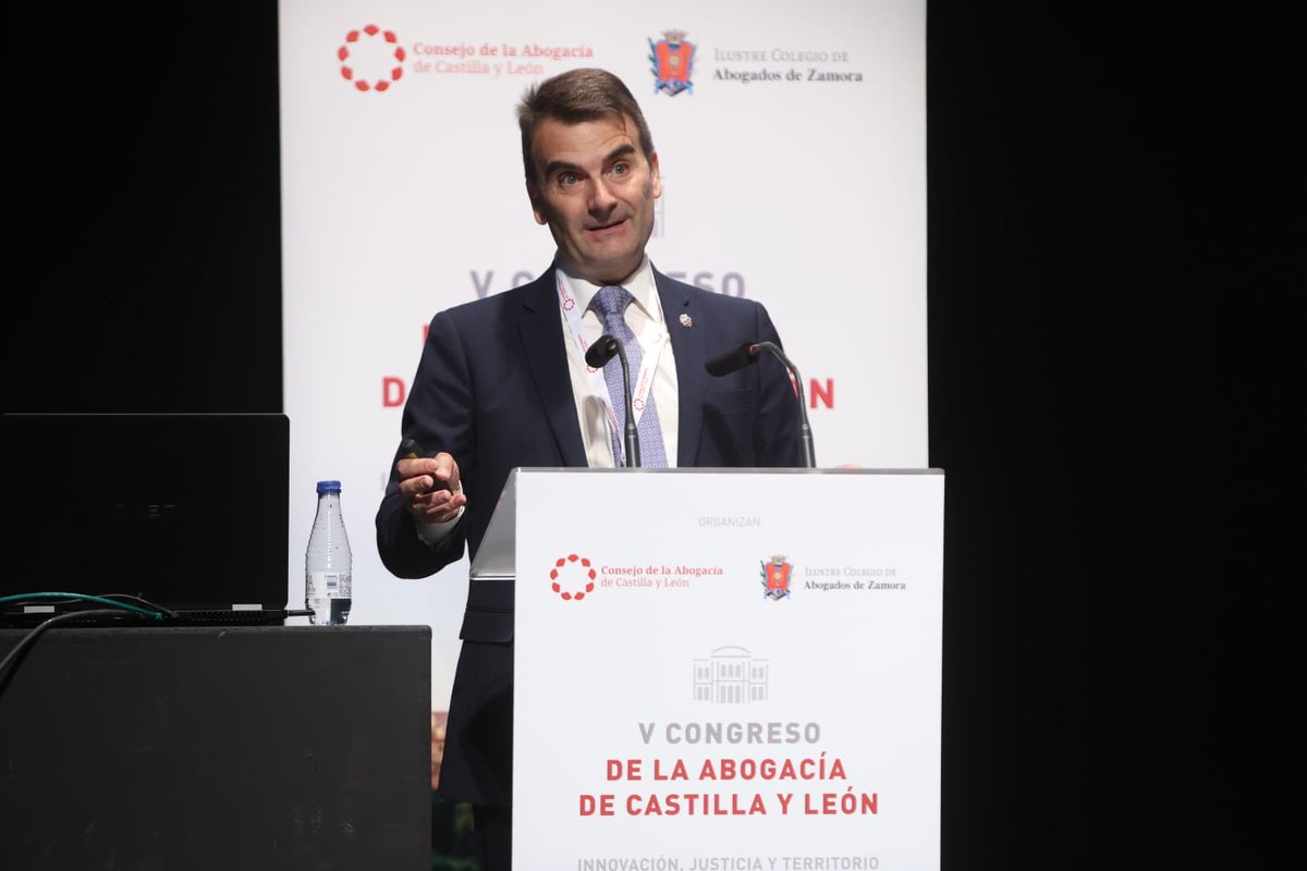 Abogacia_CyL's tweet photo. @Mijavimargar @icavalladolid @icasalamanca @alfredsg @icaavila 💬“Lo que más duele son las actuaciones que se realizan y no se retribuyen”.

@alfredsg, abogado del @icaavila, denunció en el #VCongresoCACYL las diferencias en la compensación del turno de oficio y la falta de homogeneidad entre territorios.

#InnovaciónJusticiayTerritorio https://t.co/1tbVpg4m7q