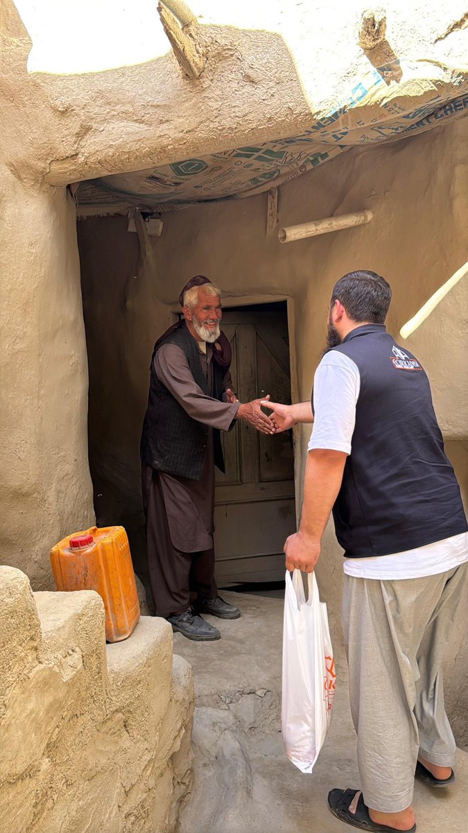 ecirkapisitr's tweet photo. 📍 AFGANİSTAN - ET DAĞITIMI

Ecir Kapısı Derneği olarak Afganistan’da ihtiyaç sahiplerine kurban et dağıtımlarımızı gerçekleştirdik.

Rabbimizden emanetlerinizi kabul buyurmasını, yapılan hayırları ümmet coğrafyaları için bereket ve ecir vesilesi kılmasını niyaz ederiz. 🤲 https://t.co/lR8f09TYf6