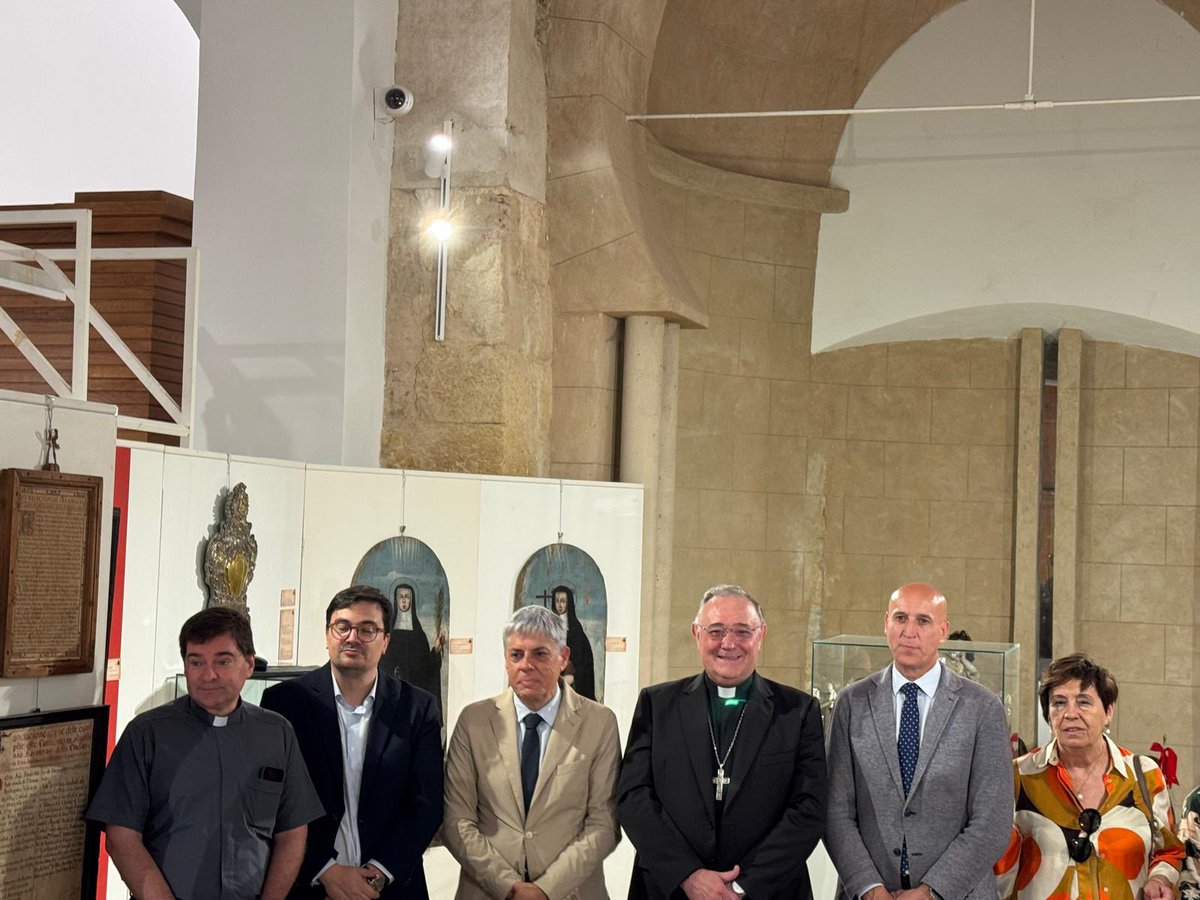 scdp_leon's tweet photo. Ayer asistimos a la inauguración de la exposición “Memoria y Gratitud. La Orden de las Agustinas Recoletas en León” en la iglesia de San Salvador de Palat del Rey, perteneciente al Museo Diocesano y de Semana Santa https://t.co/lepxHPNbqO