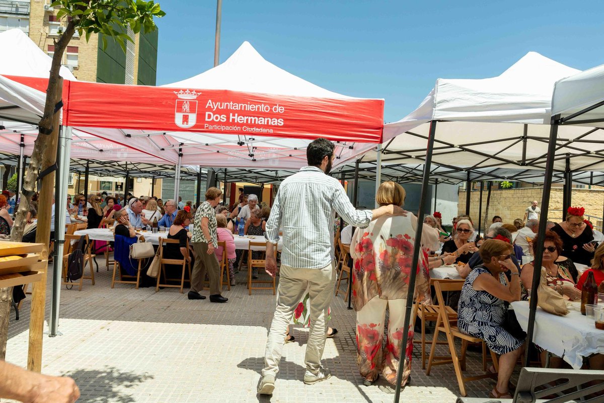 pacorodriguezdh's tweet photo. Clausuramos los talleres socioculturales del Centro Municipal de Mayores de Montequinto del @aytodoshermanas en los que participan más de 600 vecinas y vecinos. Talleres de memoria, gimnasia pasiva o sevillanas entre otros que conforman una completa programación de actividades. https://t.co/00bl7RnWP4