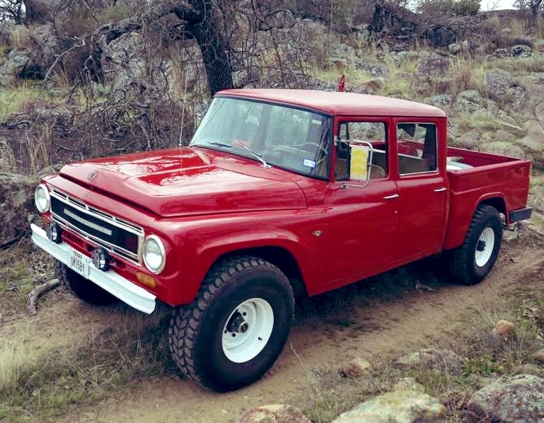 Vfabry's tweet photo. 1960 International Harvester Travelall The first medium duty SUV to offer four doors. They added a diesel option that was available in 4 displacements. The D301 with 300 cid was indirect injected with a 92 hp (net) hp at 3,000 rpm and 228 (net) lb-ft of torque at 1,600 rpm.🇺🇸 https://t.co/C5HrhuvNOg