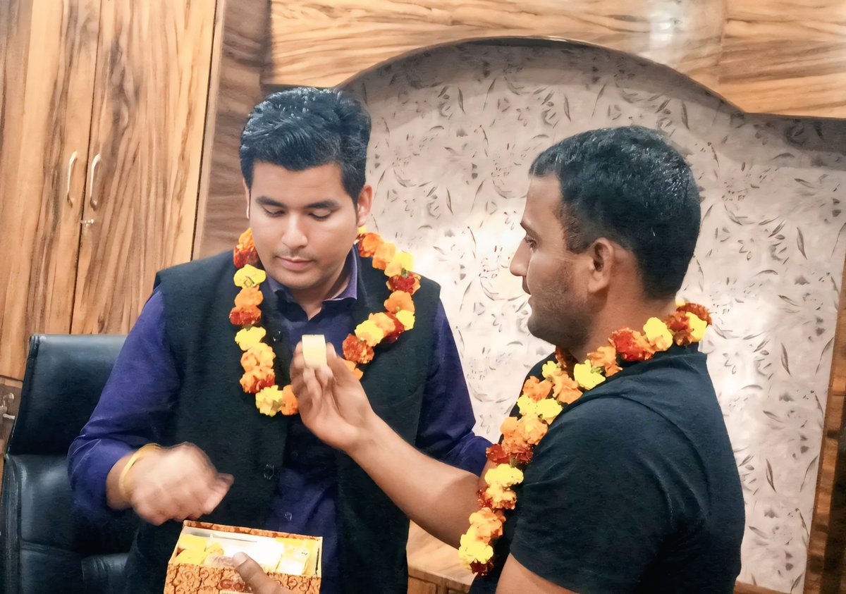 lAbhishekSharma's tweet photo. @Rajasthan_PYC के लोकप्रिय कार्यकारी अध्यक्ष बड़े भाई साहब @yashveershoora जी को जन्मदिन के शुभ अवसर पर हार्दिक बधाई एवं असीमित मंगलकामनाएं।

आपका आशीर्वाद एवं मार्गदर्शन मुझे यूँ ही मिलता रहे। 
🎂 🙏🏿 https://t.co/sPGdESyrWi