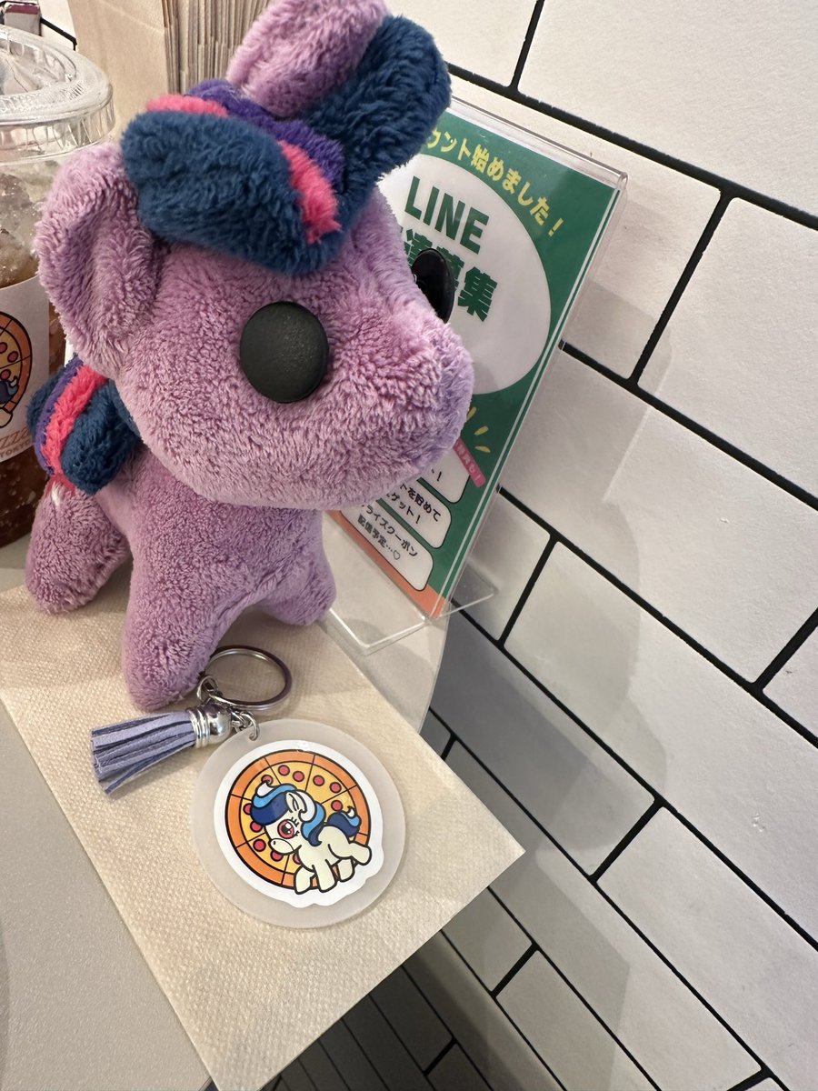 MkxdPL's tweet photo. I’m glad to finally visit this place, good pizza and atmosphere 🦄

#ポニーピザ東京 https://t.co/5hcDq5MStA
