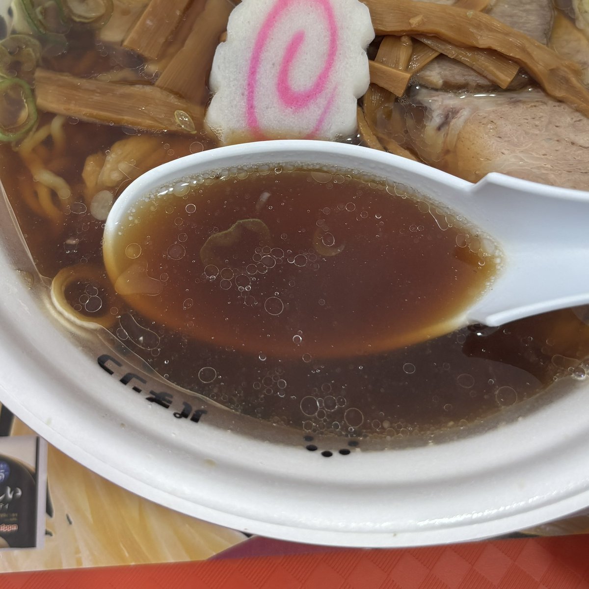manbo55's tweet photo. 札幌ラーメンショー、多分これでラスト！
中華そばムタヒロ！
やっぱりむちゃくちゃ美味いよねー😊
これは本気の中華そばだわ…
そのままで十分美味しかったけど、個人的にはお酢を数滴たらして食べてみたい味😅
そしたら意識が飛んでたかも🤣 https://t.co/D8jnpFVZa6