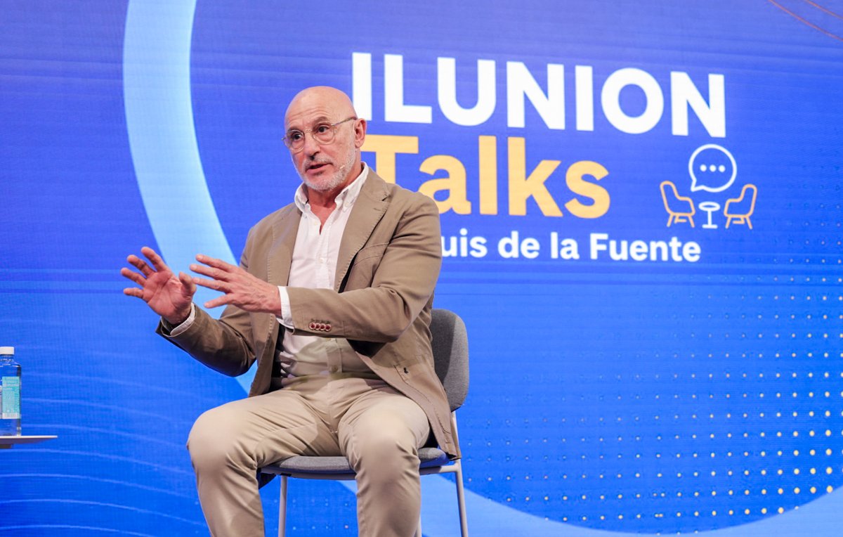 ILUNION's tweet photo. Inauguramos ILUNION Talks con un invitado de lujo: Luis de la Fuente, entrenador de la selección española masculina de fútbol.

Un encuentro sobre esfuerzo, toma de decisiones, valores y la importancia de creer en uno mismo y en las personas que dan sentido a los equipos. https://t.co/q4c5YWsQt3