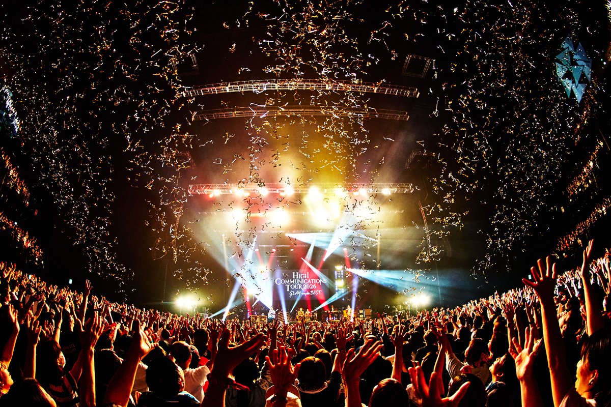realsoundjp's tweet photo. ▬▬▬ ⚡️ GLAY ライブ写真公開 ⚡️ ▬▬▬

📷写真ギャラリーはこちら！
https://t.co/KzDV9CV3O2

📎今のGLAYが間違いなく“ベスト”ーー
ツアーで見つけた3つの意味、「汚れた英雄」が呼び起こした可能性
https://t.co/IQ0dRGg6ad

#GLAY https://t.co/ek4GFKkcFG