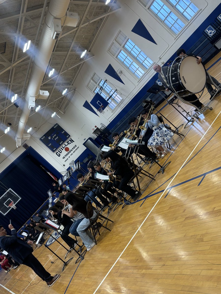 Guillen_Middle's tweet photo. Amazing End of Year Band Concert tonight! πΊπΆ Our students showed tremendous growth this year and excelled in competition season. Proud of their hard work and dedication! #BreakTheCycle #AccountabilityEqualsLove https://t.co/skhNlDhO6I