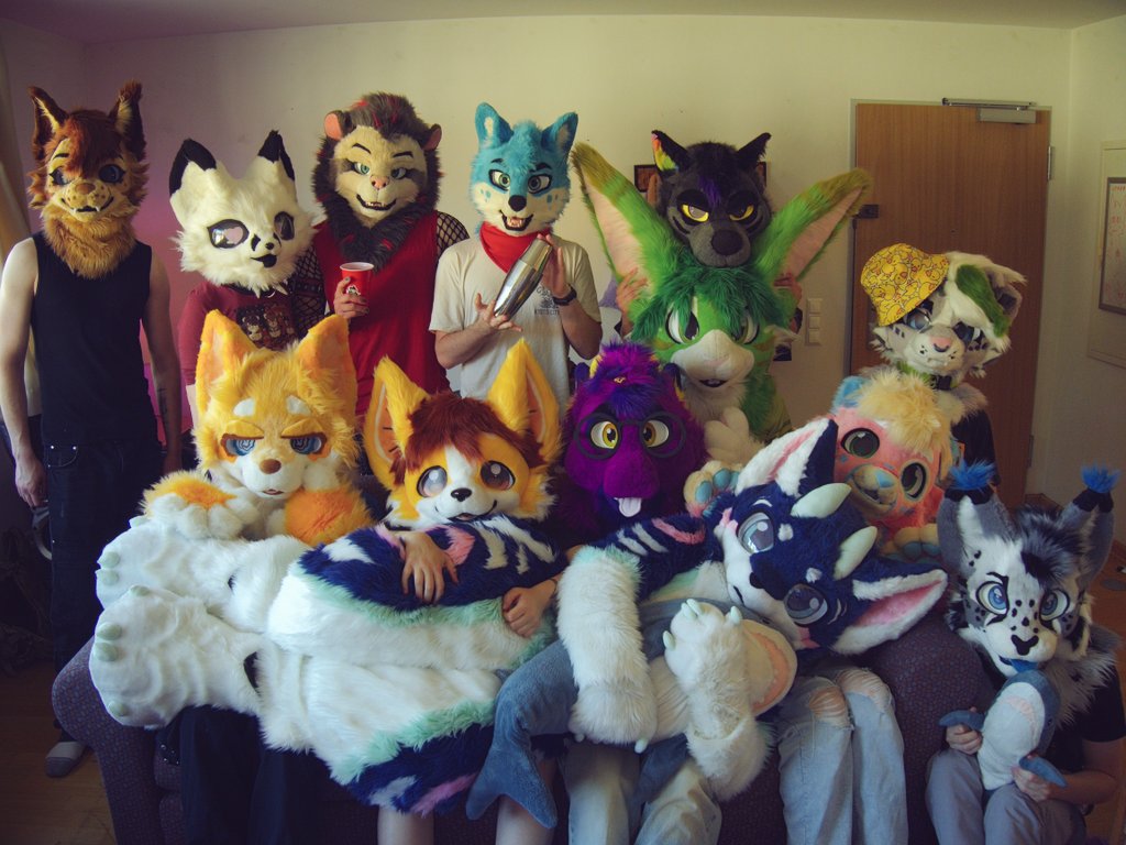 SnacksTimes's tweet photo. Happy fursuit Friday!

Pic taken by @StriveLynx 💙

#fursuitfriday #furry https://t.co/DEewzQ7NH8