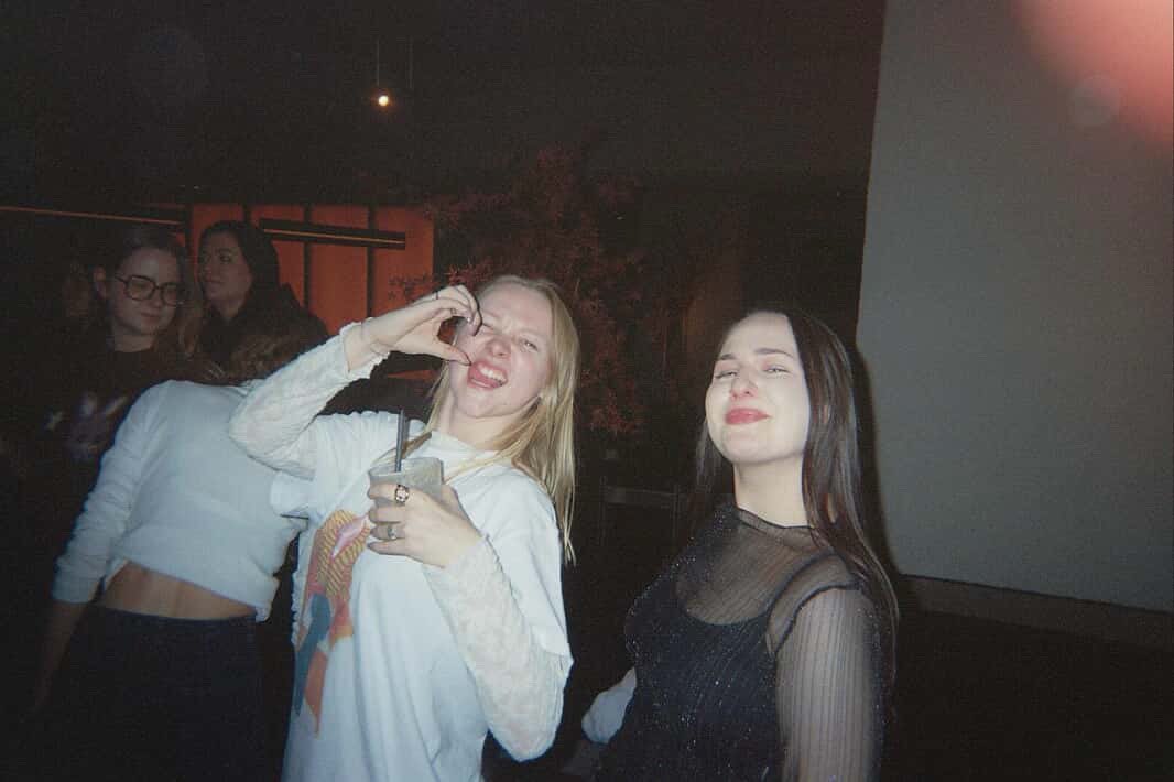 hrrysdaylight's tweet photo. . @HSHQ besties plssss let me be the (occasional) photographer tonight!! you’ll find me dancing at the back of front GA left 🫰🏻🫰🏻 https://t.co/B64laUzDGG