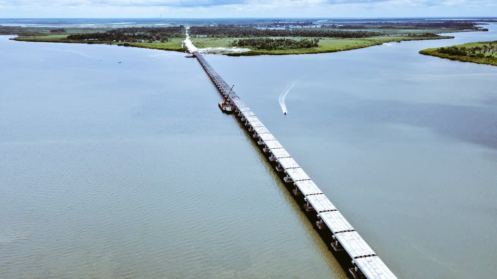 SirHerito's tweet photo. Work progress on the almost-completed 1.2-kilometre Kaa–Ataba Bridge linking Khana Local Government Area and Andoni Local Government Area in Rivers State.
#BTO4PBAT
#PBATagain https://t.co/MtDnsRMVFi