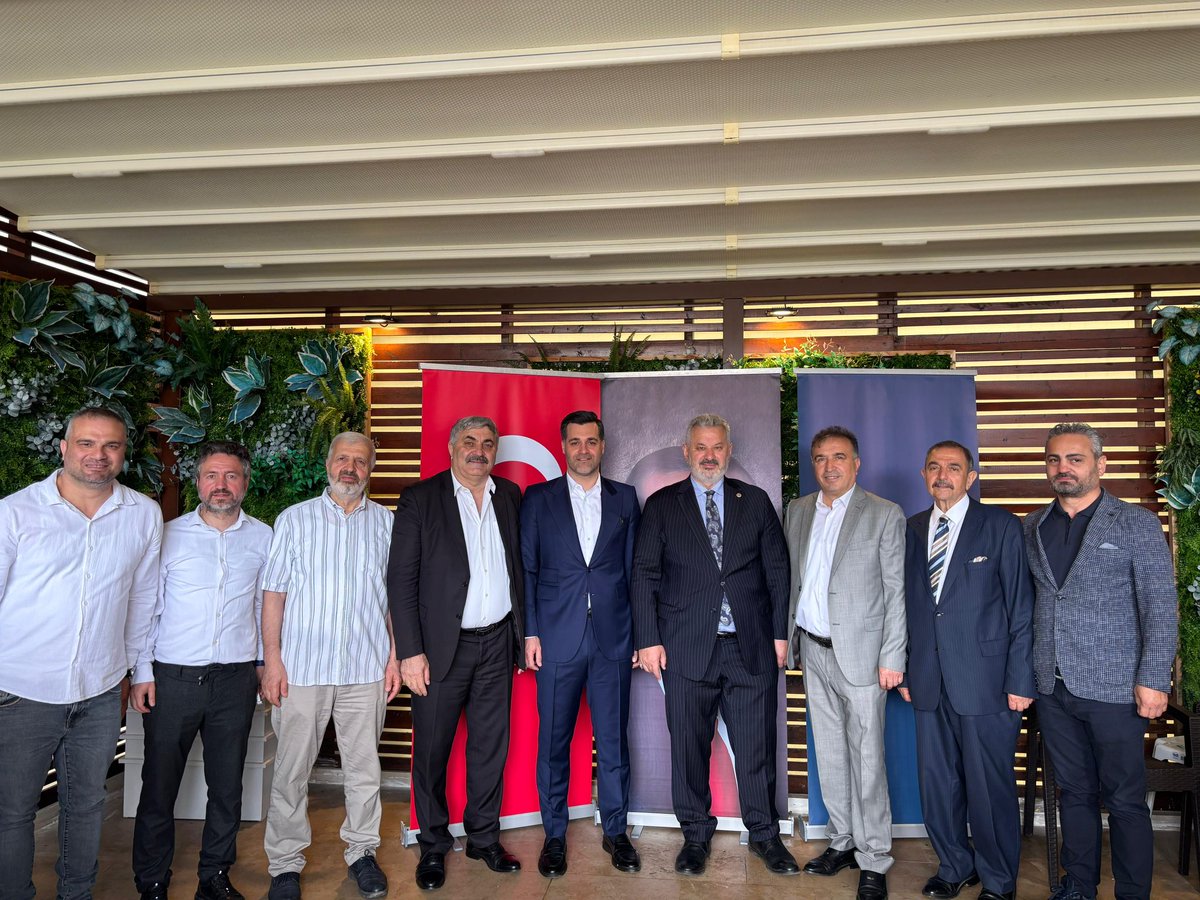 ak_uskudar's tweet photo. AK Parti Üsküdar ailesi olarak; İlçe Başkanlığımızda, İstanbul Milletvekilimiz Hasan Turan ve teşkilat mensuplarımızın katılımlarıyla bayramlaşma programımızı gerçekleştirdik.

Birlik ve beraberliğimizi pekiştirdiğimiz programımızın hayırlara vesile olmasını diliyor, tüm hemşehrilerimizin mübarek Kurban Bayramı’nı tebrik ediyoruz.

#BizimÜsküdar
