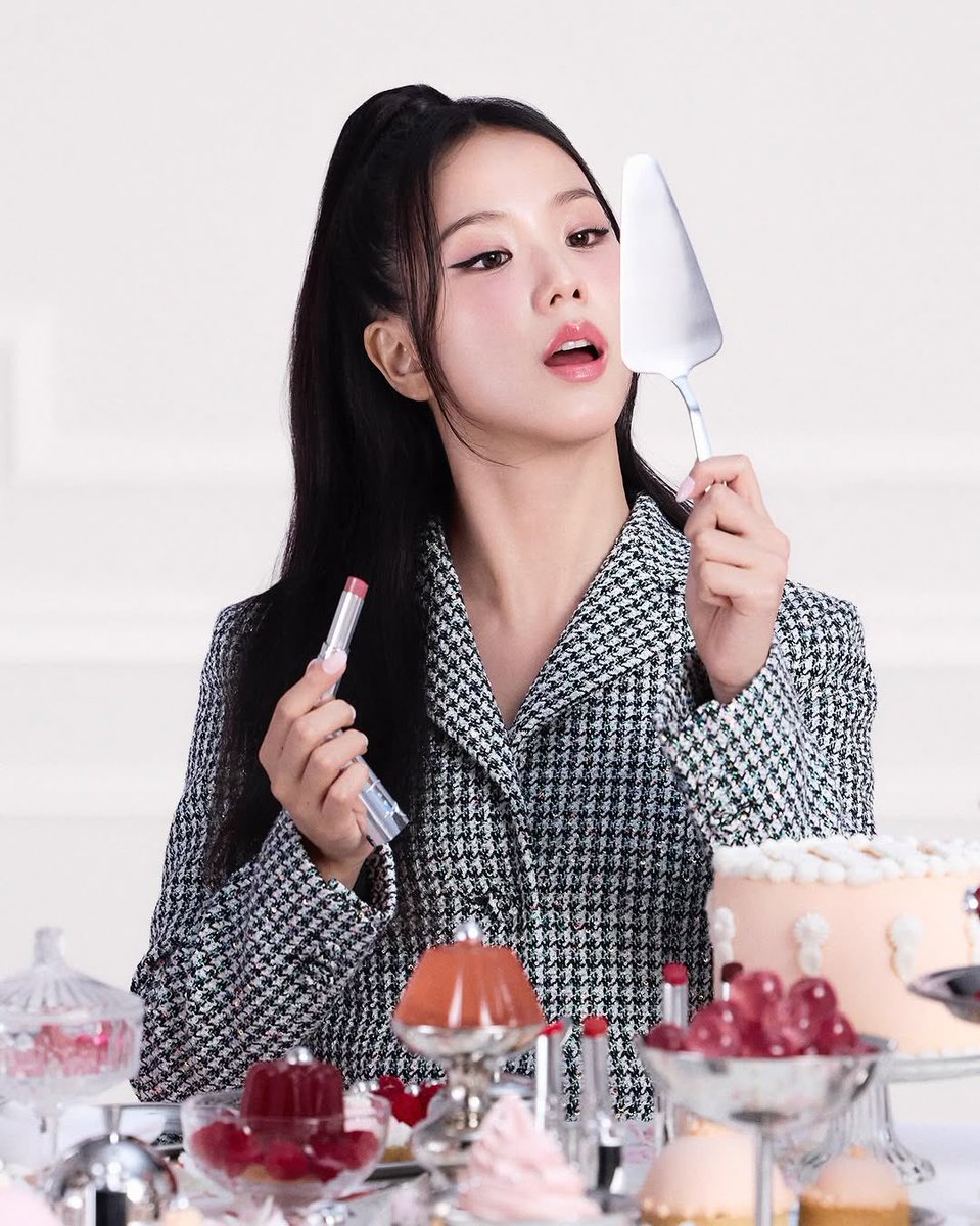 JISOO NEWS tweet media
