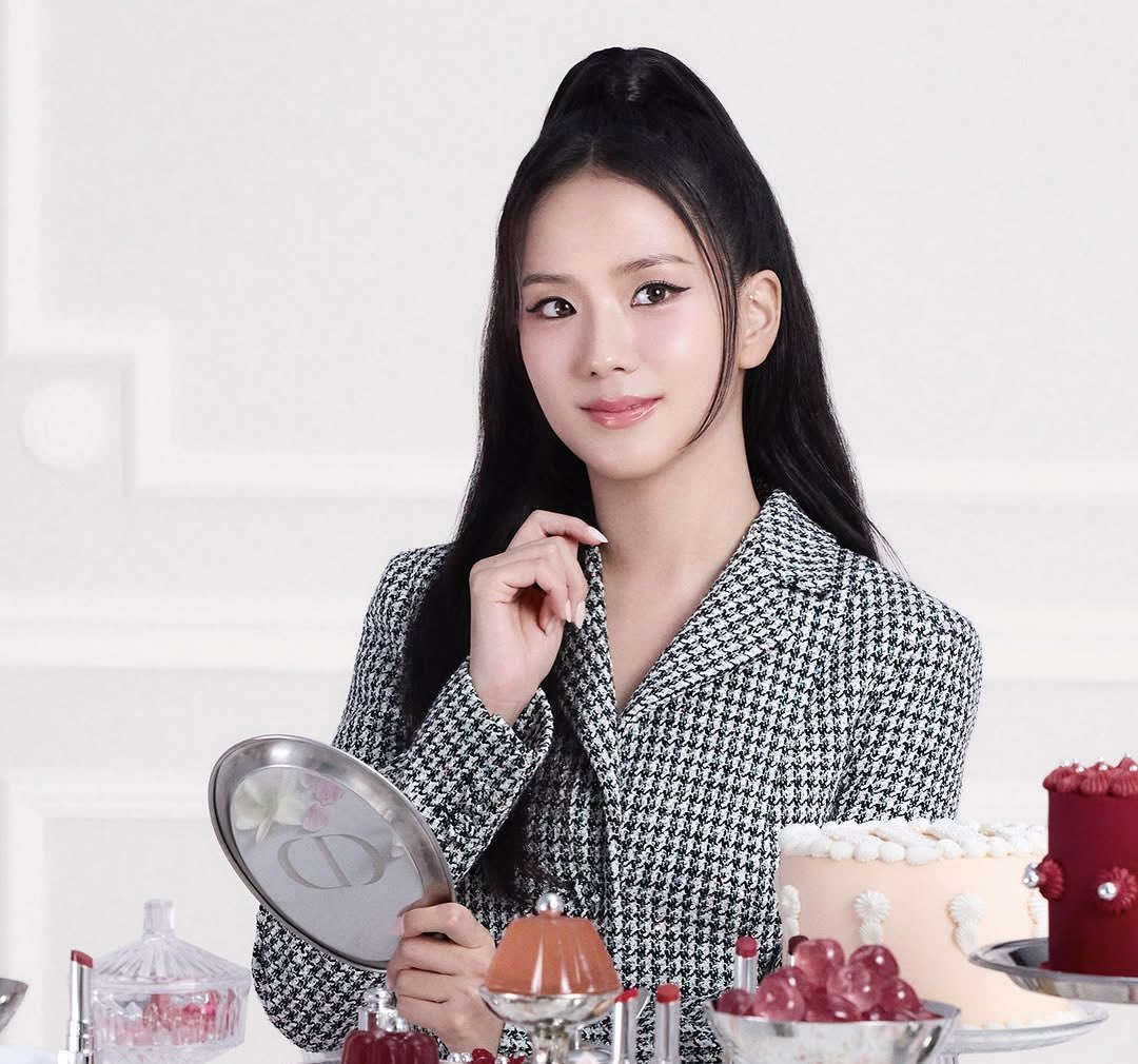 JISOO NEWS tweet media