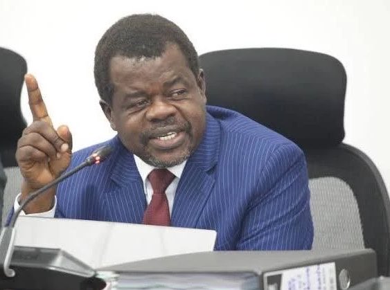 smutoro's tweet photo. Busia Senator Okiya Omtatah set to address the Nation at 2pm on his petition for removal of 3 Court of Appeal Judges @jsckenya @NelsonHavi @CJMarthaKoome @lawsocietykenya @ckanjama @Kenyajudiciary #JudiciaryRot #RadicalSurgery #VetJudgesRegularly https://t.co/7gU4bPtHqn