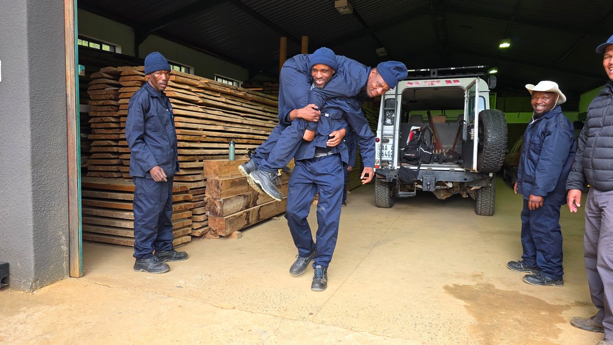 Vulcan_VRS's tweet photo. We have just conducted a Wildfire Suppression &amp; Safety Essentials skills course for the staff of an exclusive Banhoek estate. Wildfire basics, methods of attack &amp; defence, effective tools usage, and safety practises were shared using theory &amp; practical scenarios to empower them. https://t.co/uxfxKjtszc