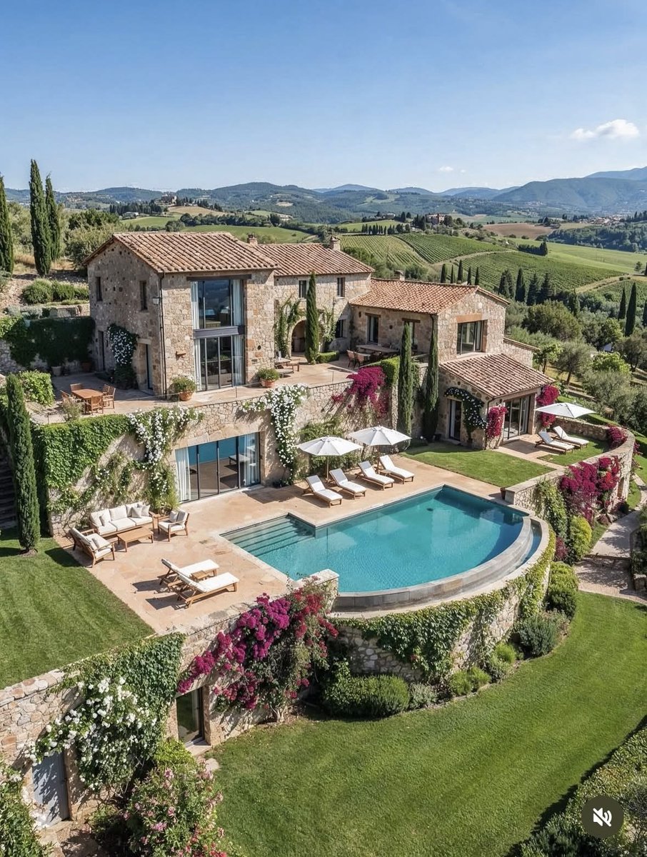 MaxxingDelusion's tweet photo. what $500K gets you in New York  

what $500K gets you in Southern Europe https://t.co/U3HWVKPW6A
