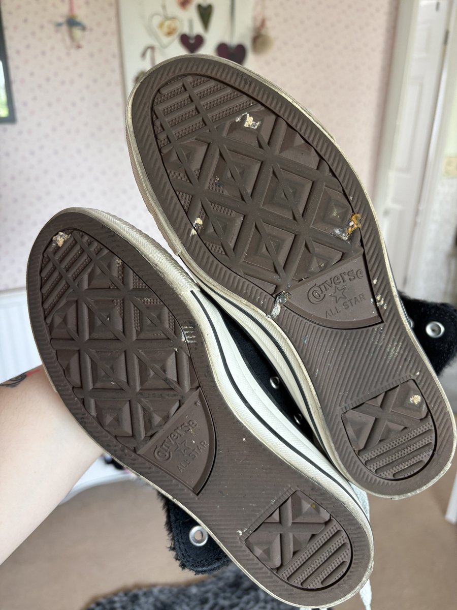 PrincessBiscuii's tweet photo. lick the filth off my shoes and send for the honour, worm 🪱 https://t.co/DMVUo20T7m